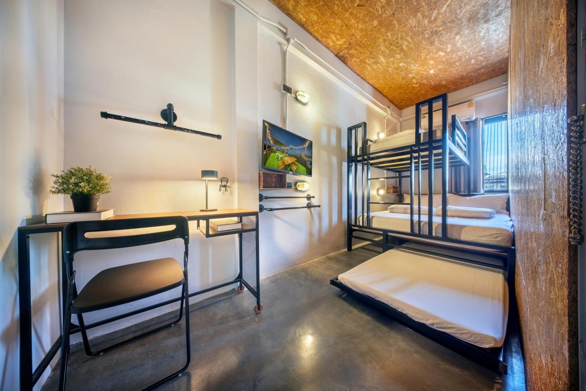 Ralph Bangkok Hostel Exterior photo