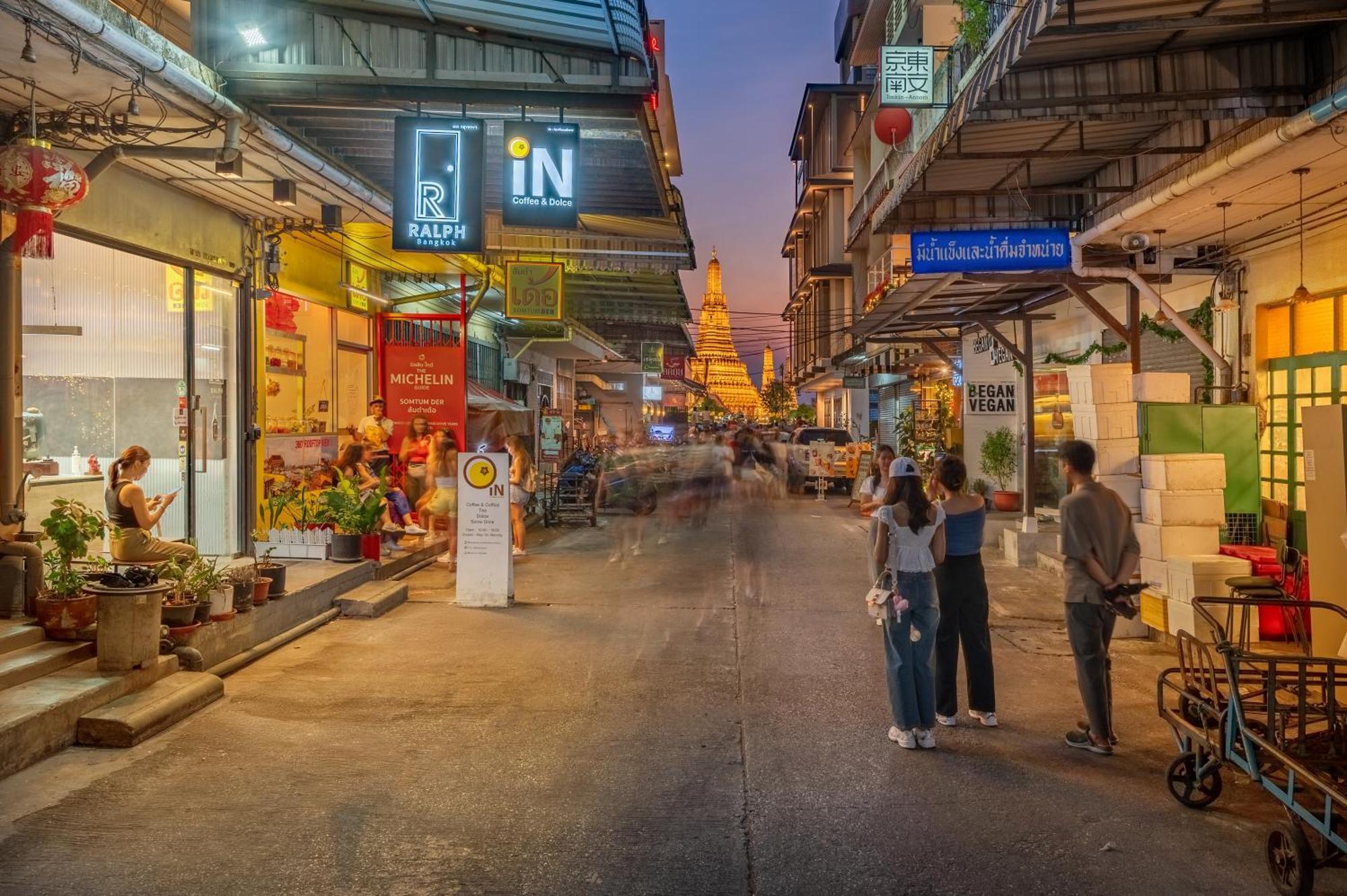 Ralph Bangkok Hostel Exterior photo