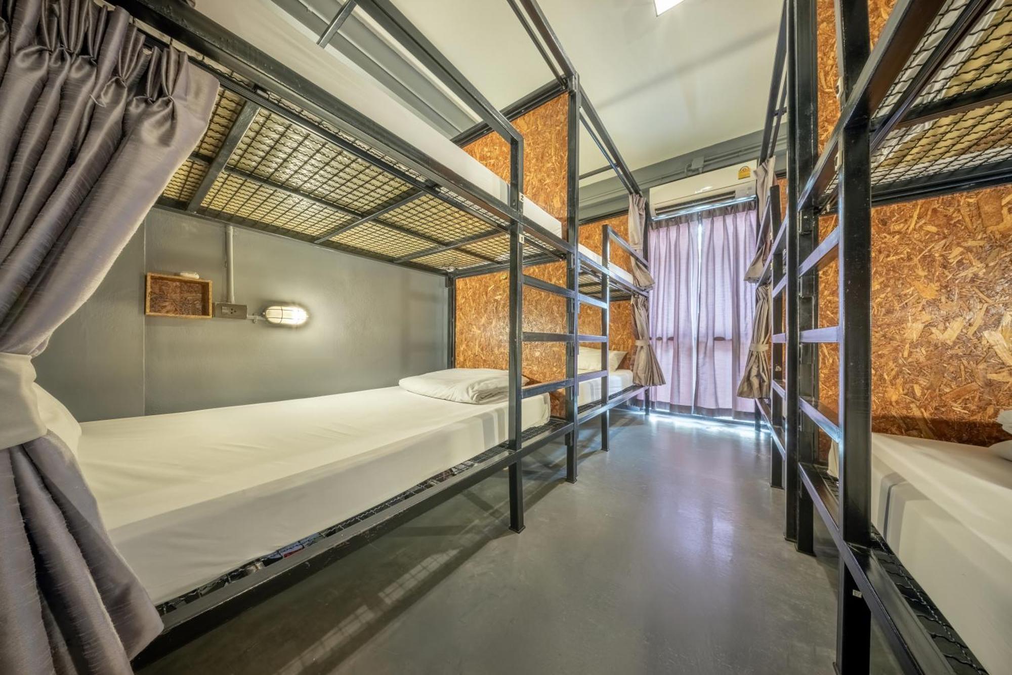 Ralph Bangkok Hostel Exterior photo